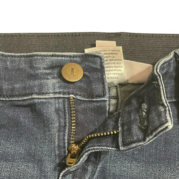 Ingrid & Isabel Womens Size 2 Maternity Jean Shorts Expandable Side Panel Denim - Picture 3 of 9